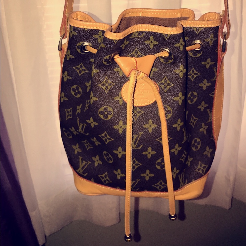 Authentic Louis Vuitton Crossbody bag